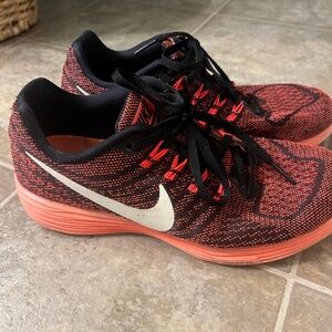 Women’s Nike tennis shoes